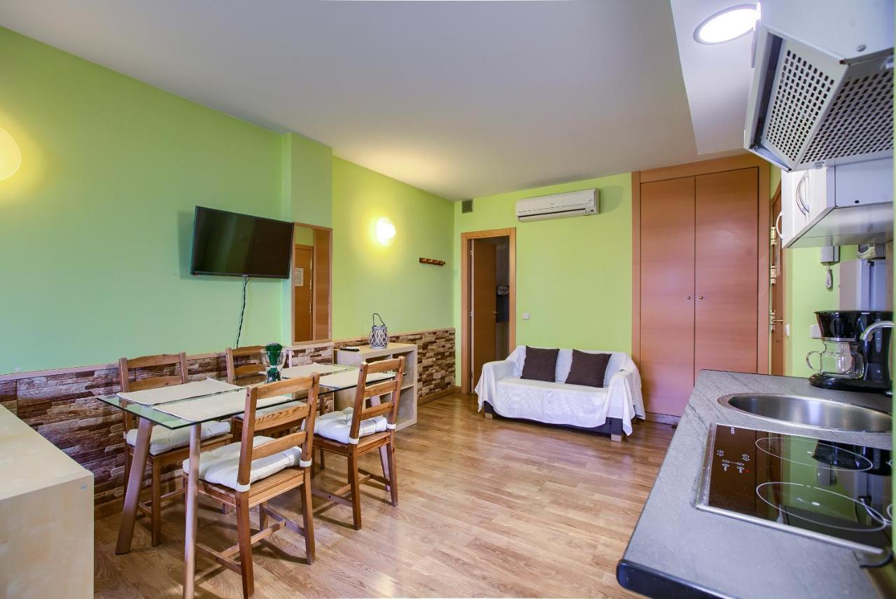 Apartamentos Barajas Madrid Eksteriør billede