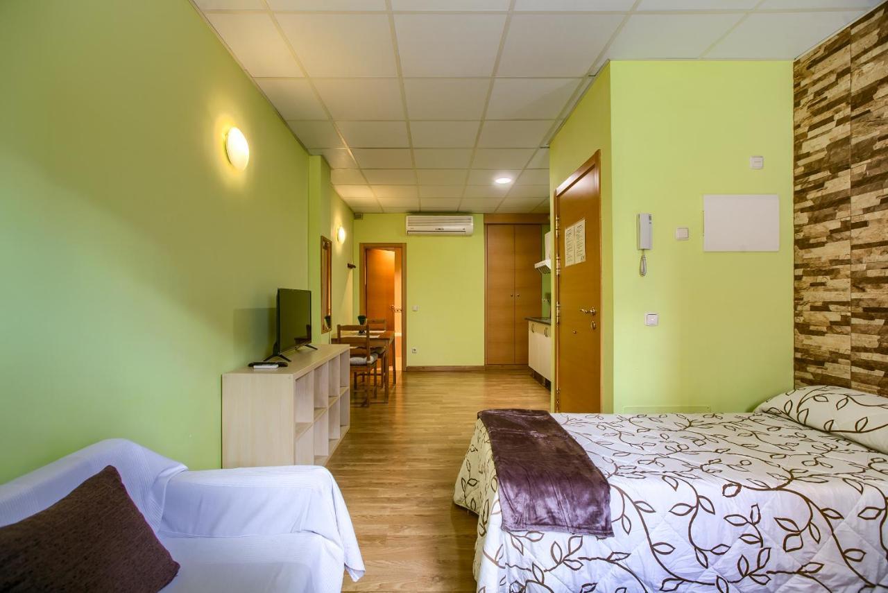 Apartamentos Barajas Madrid Eksteriør billede